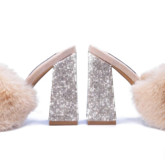 "Mistress" in Nude - Picture 6 of 7